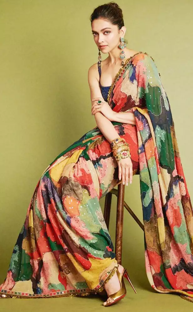 deepika-padukone-in-saree-color-burst-31628580940